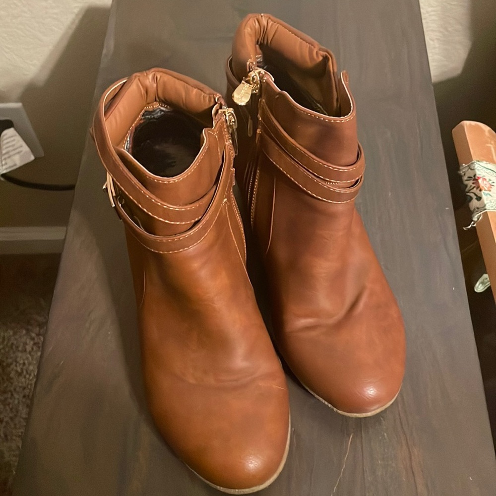 Camel booties